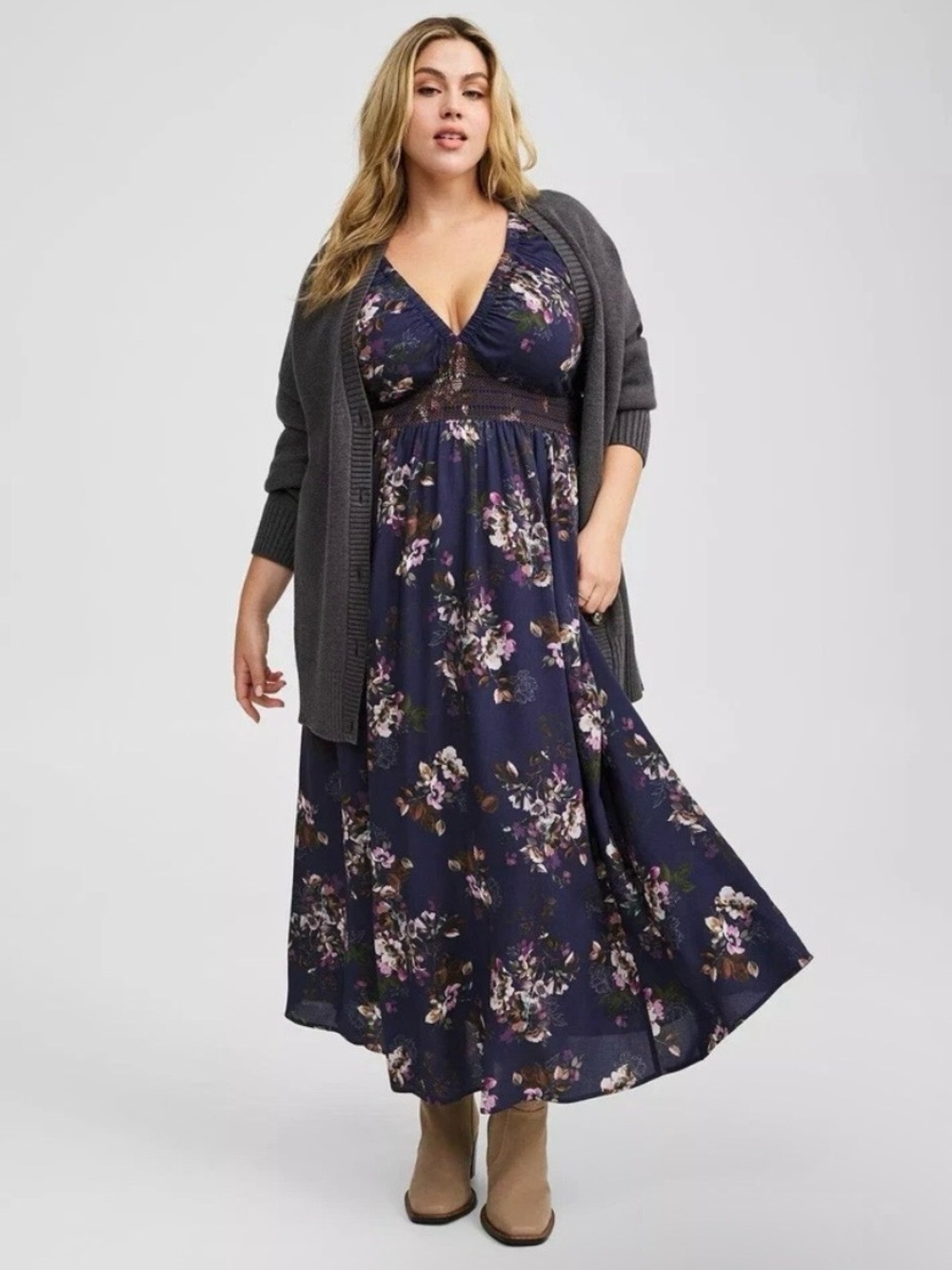 torrid 3/4 Sleeve Raglan V-Neck Navy Floral Maxi Dress w/Pockets Size 4 (26) - Picture 7 of 12